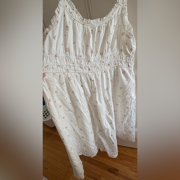Old Navy Ivory Floral dress - Picture 4 of 4
